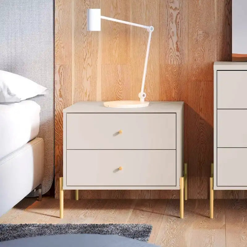 Table de chevet avec pieds en acier doré et finition blanc brillant